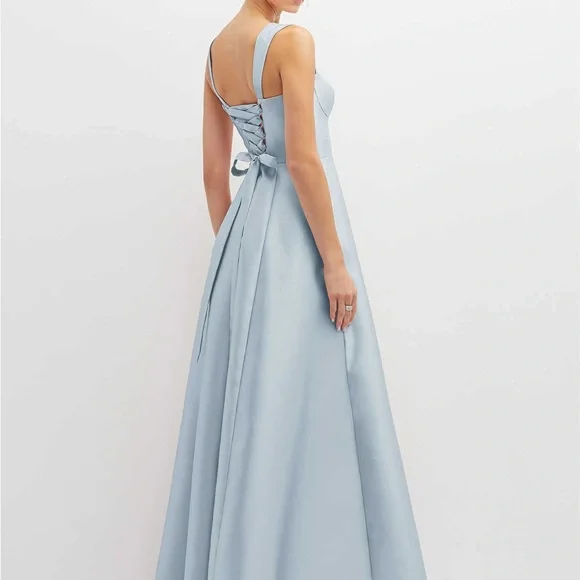 Elegant Blue Evening Gown - Picture 2 of 10